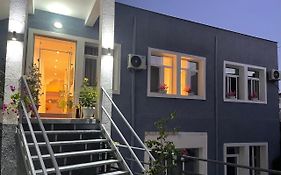 Deni's Hotel